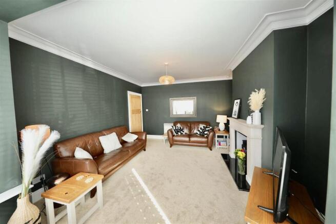4 bed Semi-Detached for sale Image 11