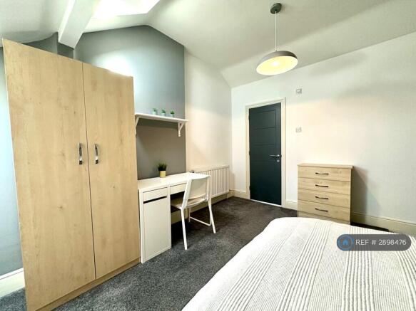 1 bed House Share to rent Image 11