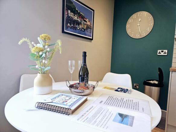 2 bed Flat for sale Image 6