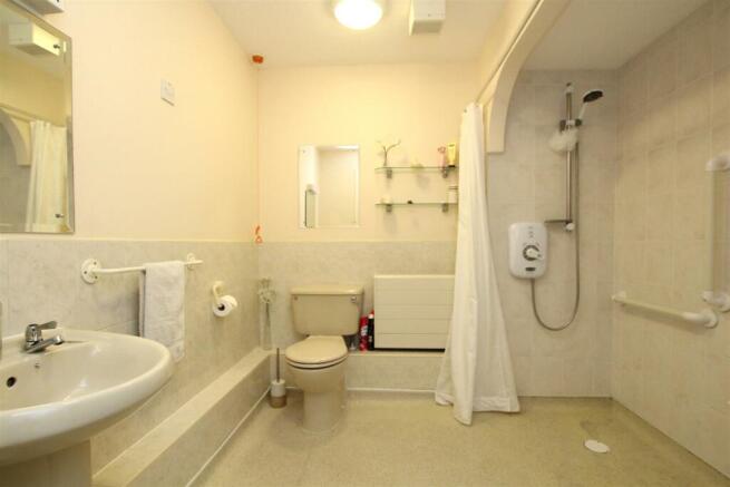Bathroom b.JPG