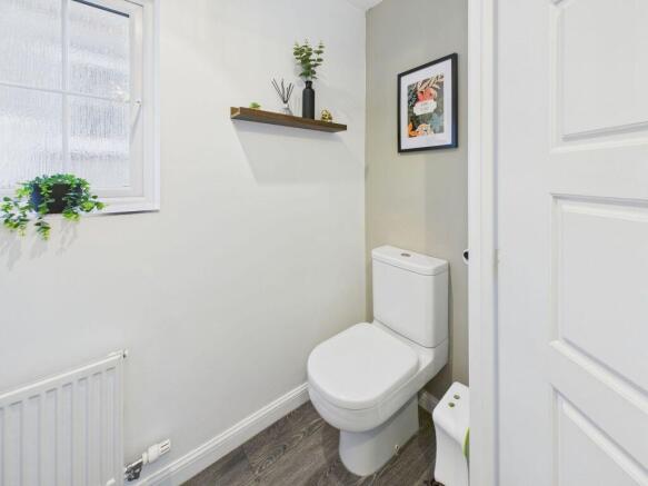 4 bed Link Detached House for sale Image 5