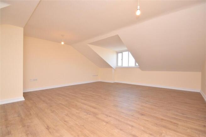 2 bed Apartment to rent Image 5