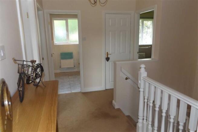 FIRST FLOOR LANDING