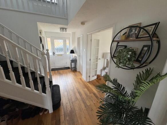 5 bed Detached for sale Image 5