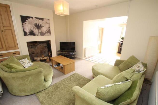 SITTING/DINING ROOM