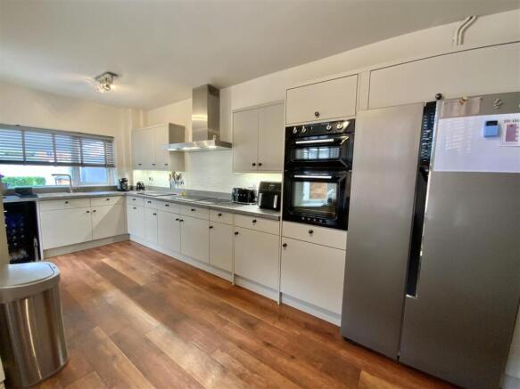 Kitchen/ Breakfast Room