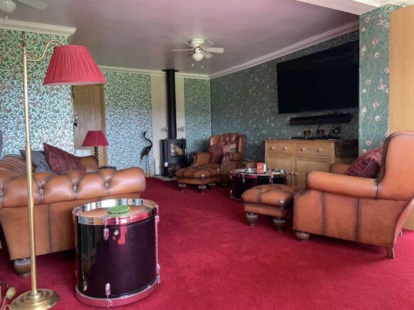 Lounge/Dining Room