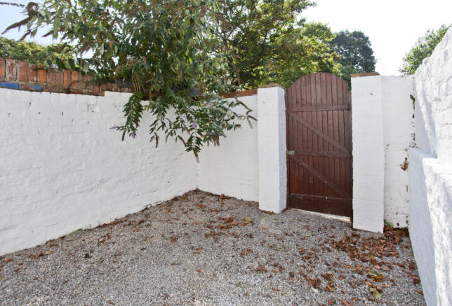 2 bed House to rent Image 6