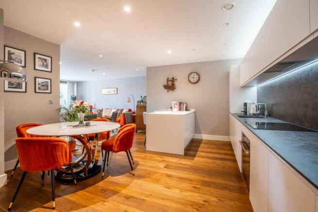 2 bed Apartment for sale Image 5