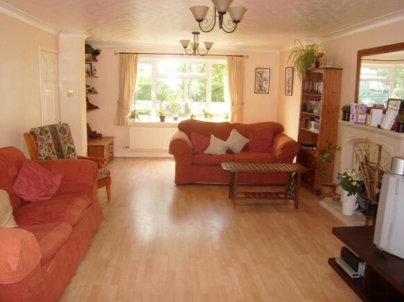 LOUNGE/DINING ROOM