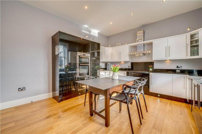 2 bed Apartment for sale Image 12
