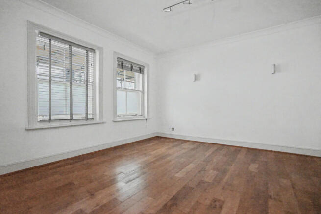 Flat 48, Bank Chambers, 25 Jermyn Street, St. James, London, SW1Y 6HR