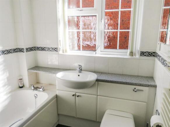 Bathroom.JPG