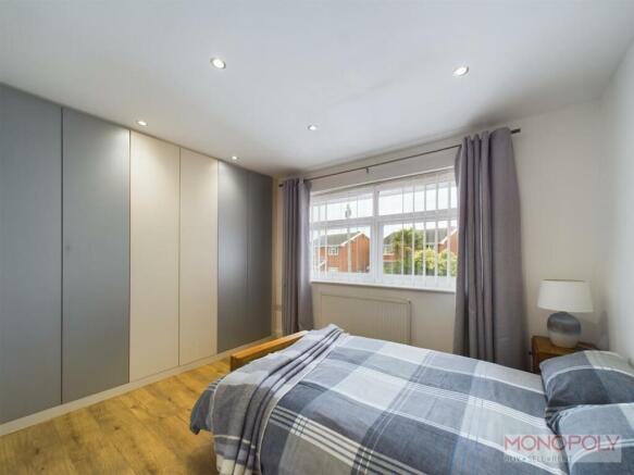 CAM01979G0-PR0275-STILL021.jpg