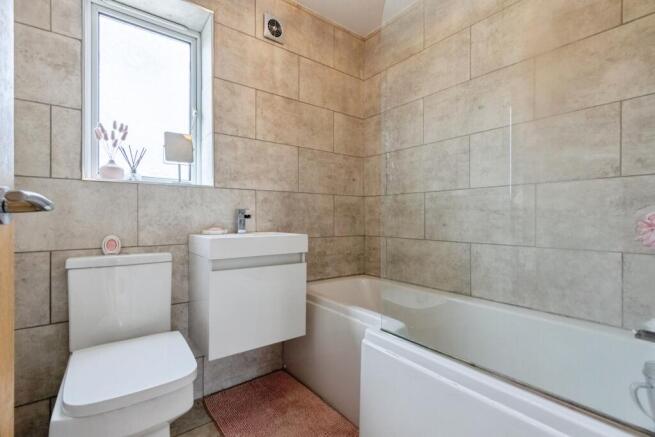 4 bed Detached for sale Image 12