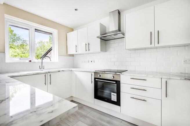 Kitchen With Integrated Appliances (2)