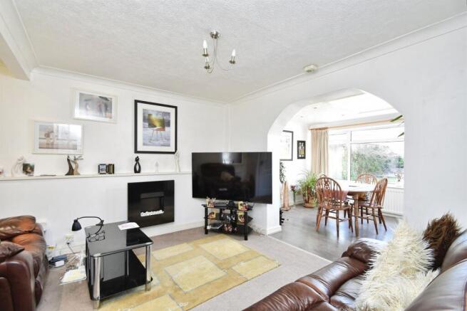 4 bed Detached Bungalow for sale Image 4