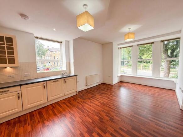 2 bed Flat for sale Image 11