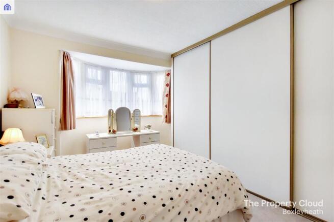 16_Master_Bedroom_11.jpg
