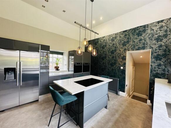 4 bed Bungalow for sale Image 12