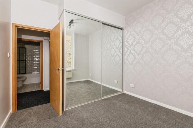 1 bed Flat for sale Image 6