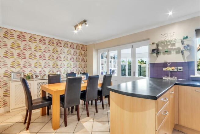 Kitchen 2.jpg