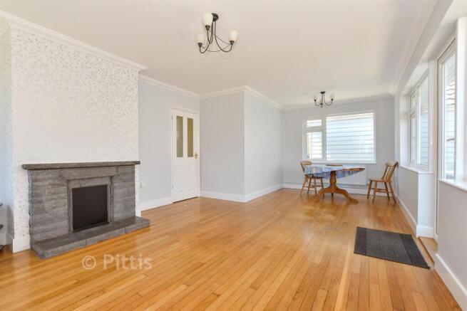 Lounge/Dining Room