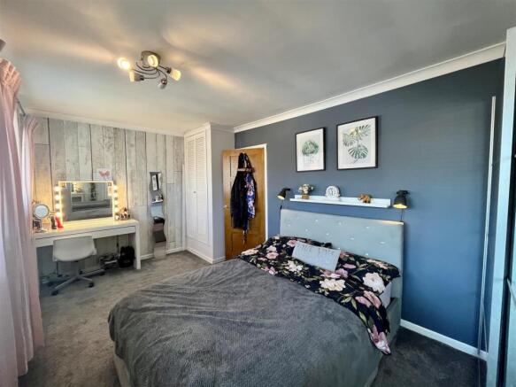 Bedroom 1.jpg
