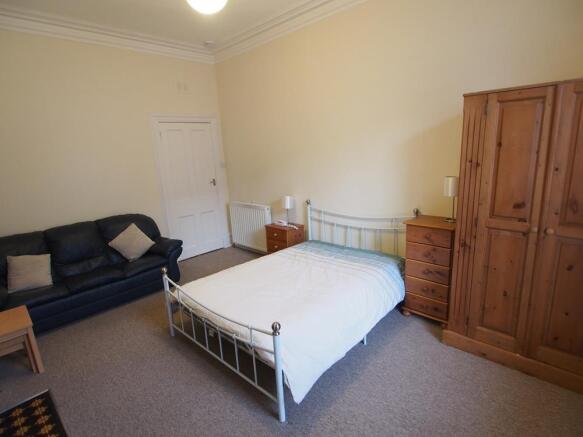 Lounge/Bedroom (2)
