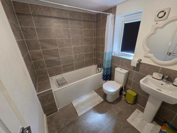 4 bed Detached for sale Image 12