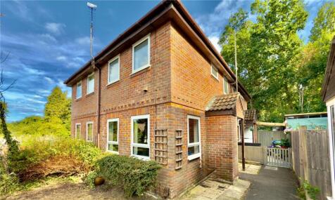 Northampton Close, Bracknell, Berkshire, RG12