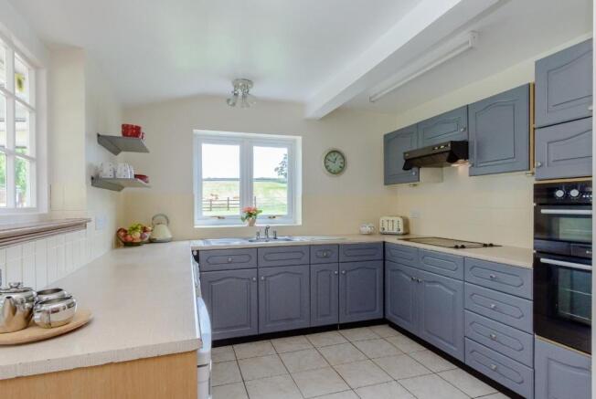 8391153-interior09.jpg