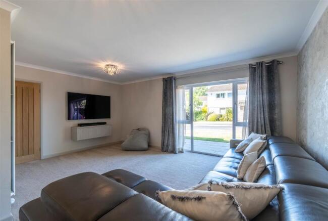 8420718-interior10.jpg