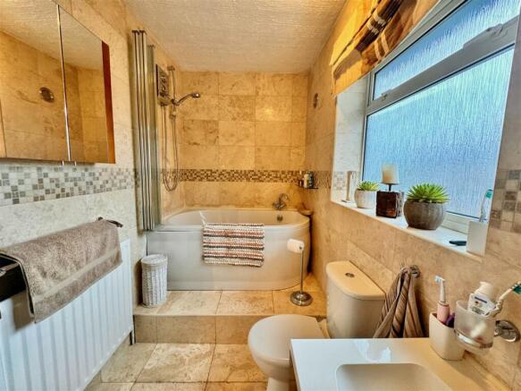 FAMILY BATHROOM
