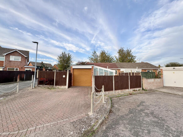 Parking & Garage Alylesbrook