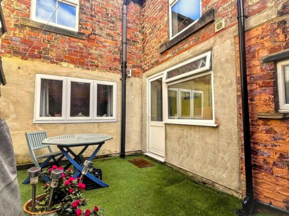 4 bed House for sale Image 11