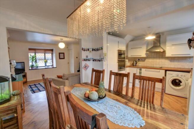 Dinin Kitchen 1.jpg