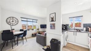 40, Escott Place, Chertsey KT16 0HA