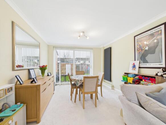 CAM02136G0-PR0522-STILL020