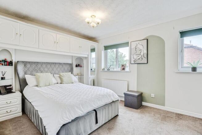 3 bed Semi-Detached for sale Image 6