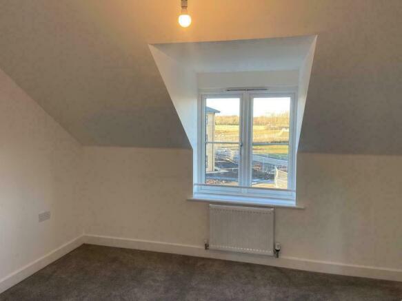 4 bed Town House to rent Image 7