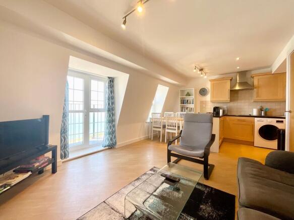 2 bed Flat for sale Image 2