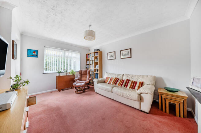 Mentmore Crescent, Dunstable, Bedfordshire photo 4