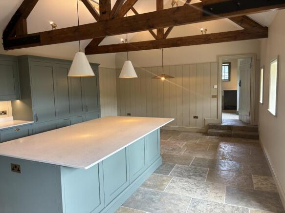 4 bed Detached to rent Image 11
