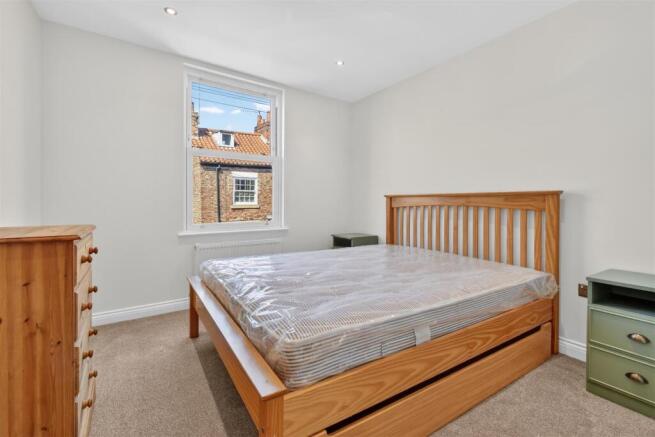 3 bed Terraced for sale Image 11