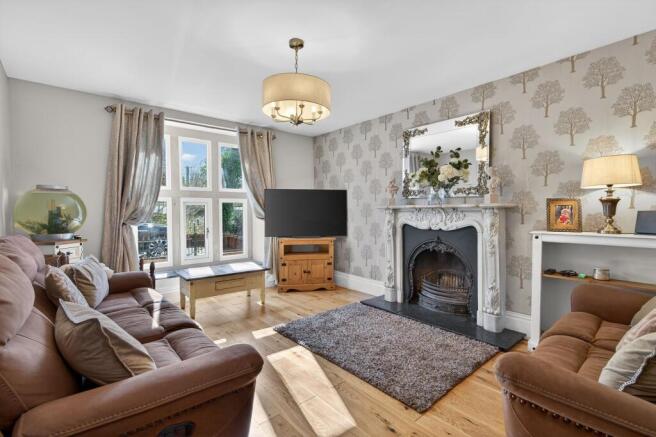 4 bed Detached for sale Image 11