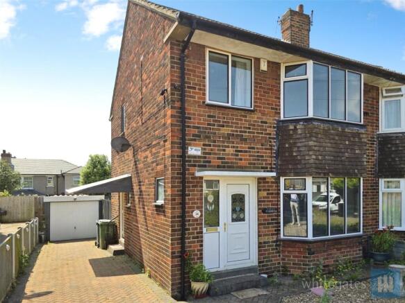 3 bed Semi-Detached to rent Image 2