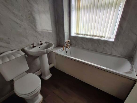BATHROOM/WC