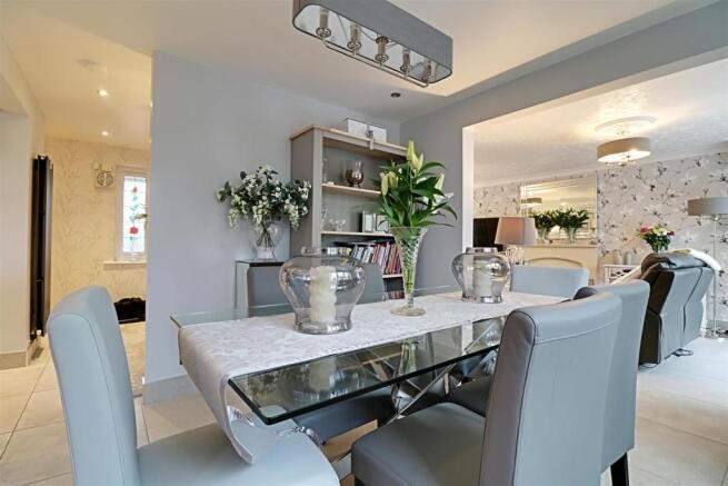 DINING AREA measuring