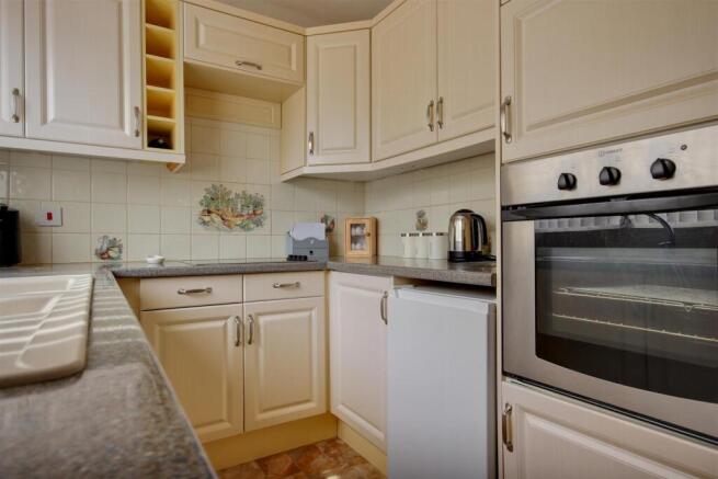 2 bed Semi-Detached Bungalow for sale Image 4